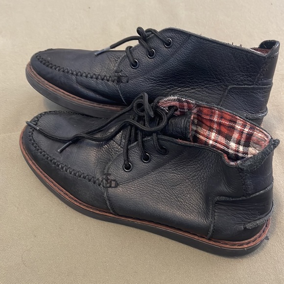 TOMS Authentic black color Leather size 8.5” Mens Shoes - Picture 4 of 16